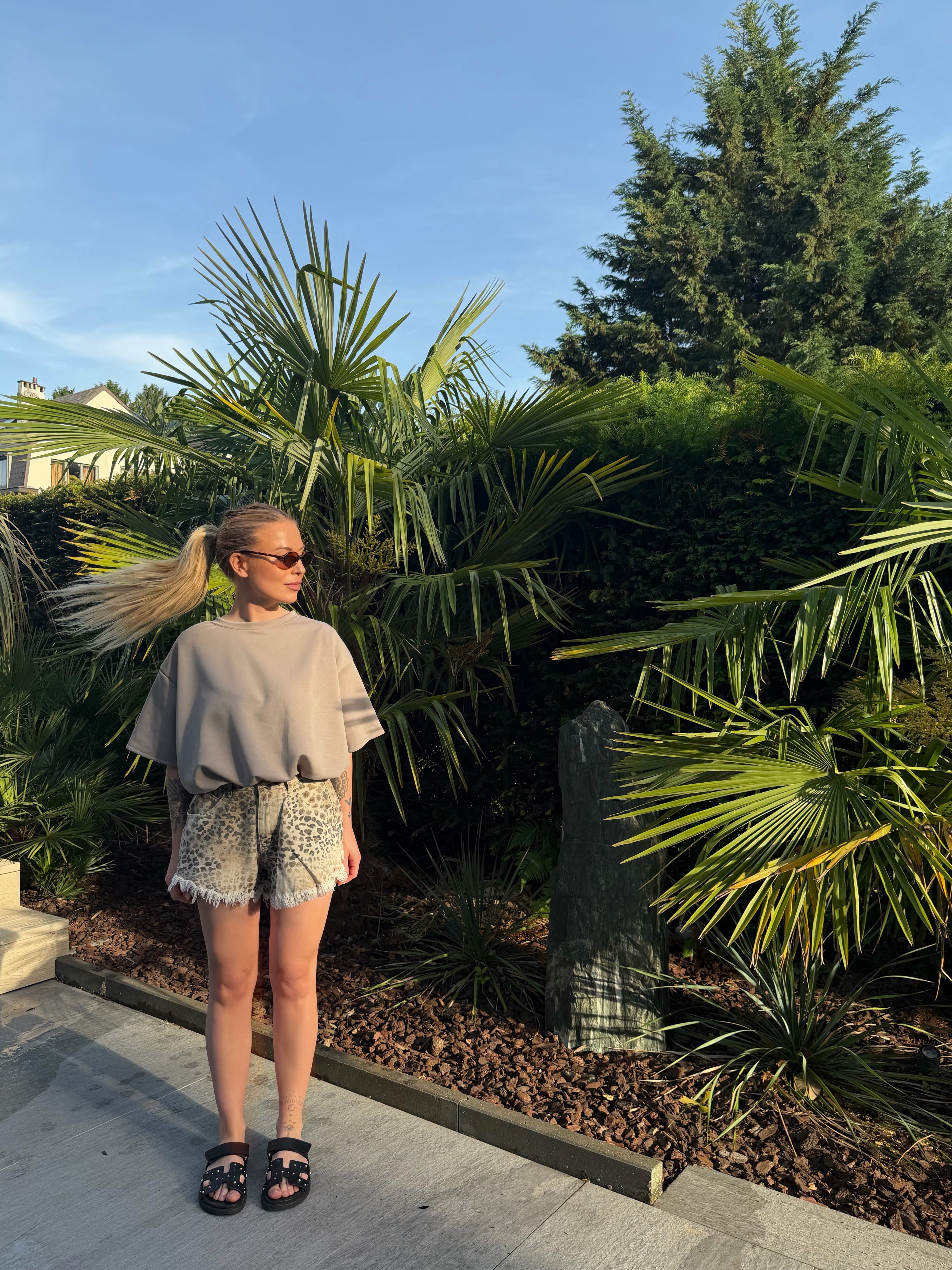 Short en jeans panthère