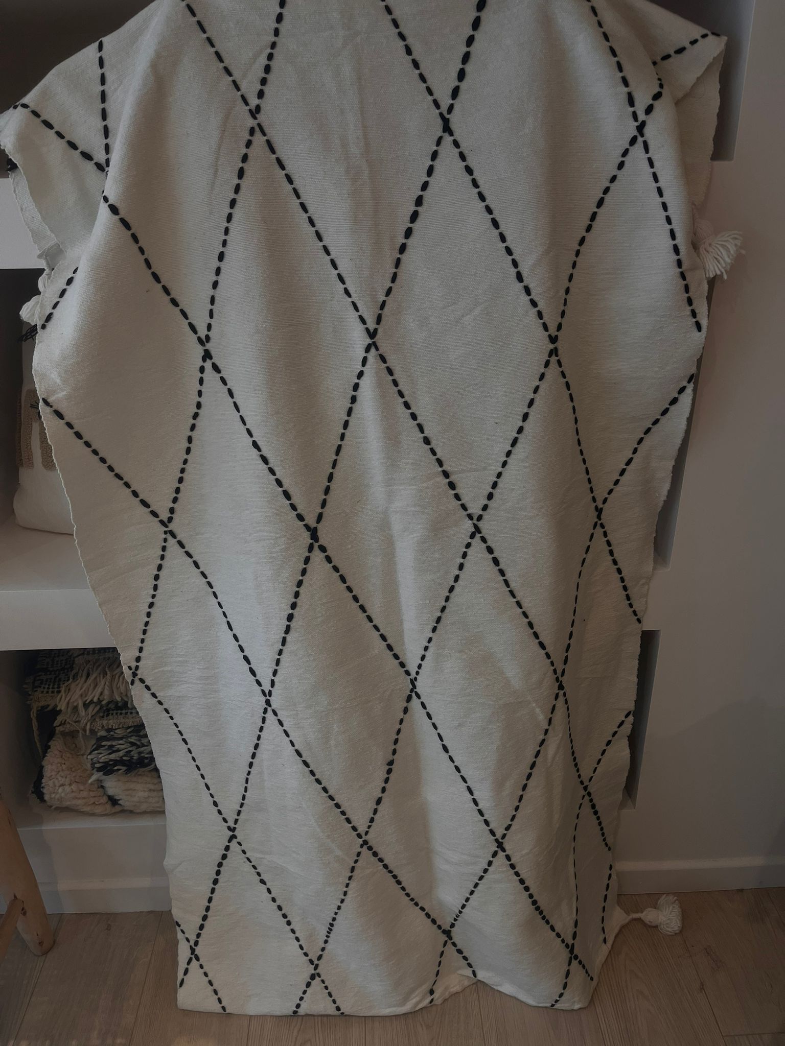 Plaid blanc avec losange noir