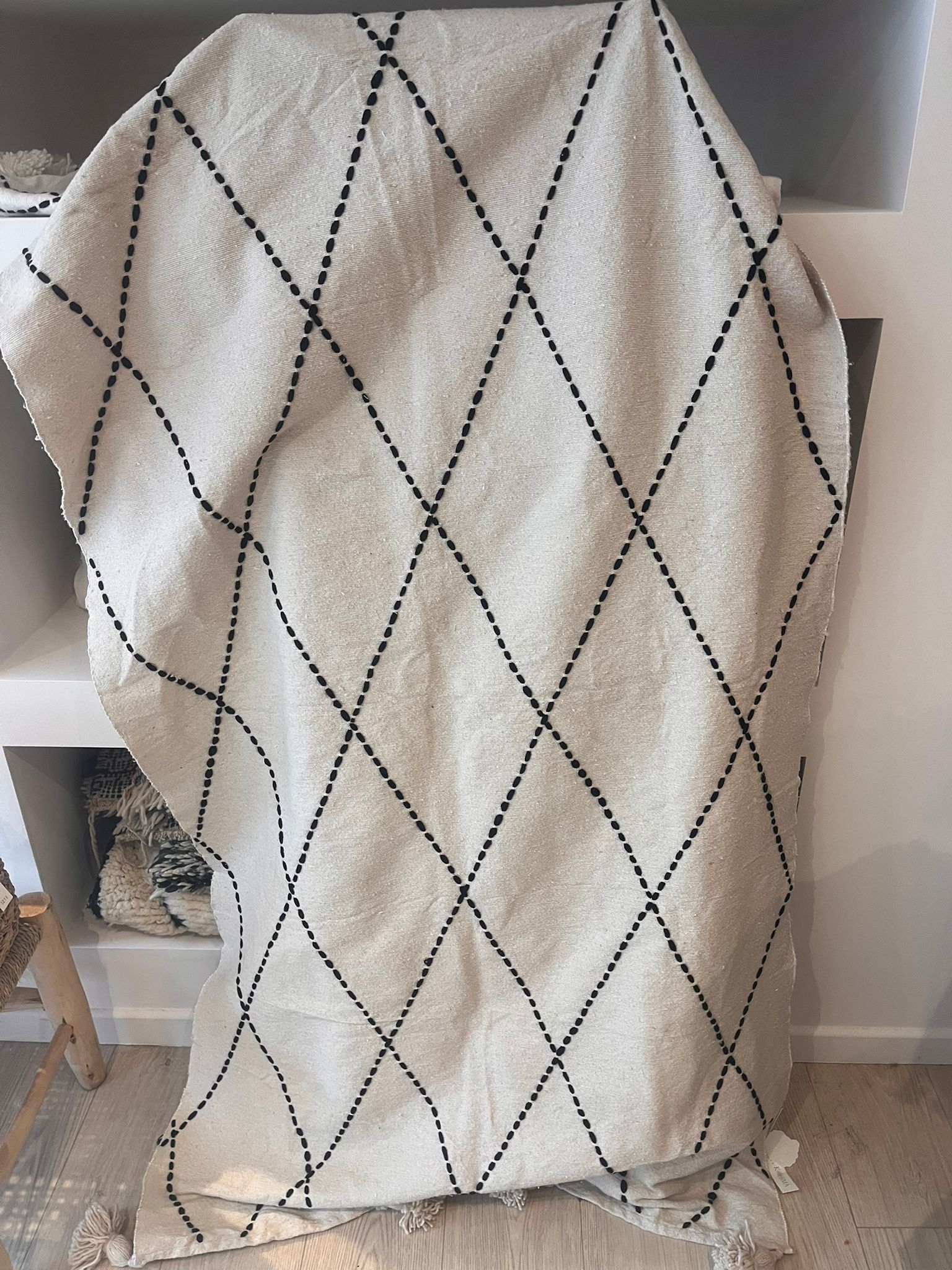 Plaid blanc avec losange noir